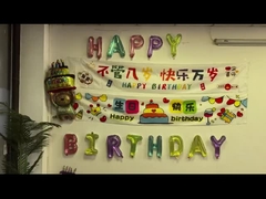 Празднует Рождество и день рождения