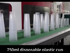 Пластиковый стакан